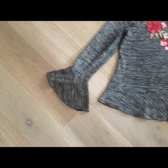 UNIQUE SPECTRUM (Large)Top with Embroidery 🌺 - Picture 7 of 7